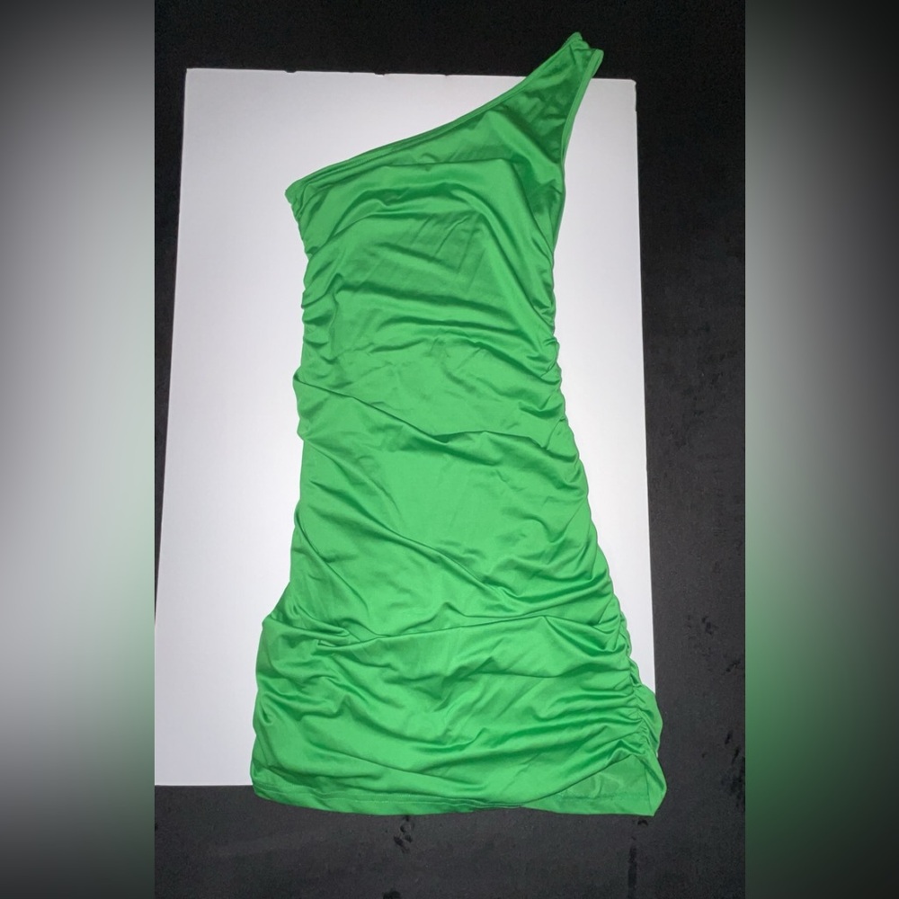 One shouldered runched solid dress